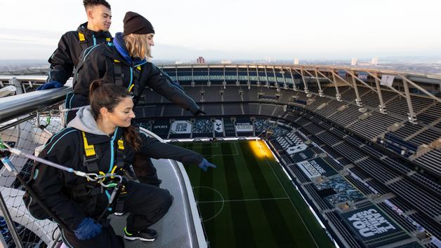 Image of guests at the Dare Sky Walk at Tottenham Hotspur Stadium